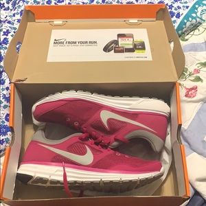 Brand new Nike tennis shoes